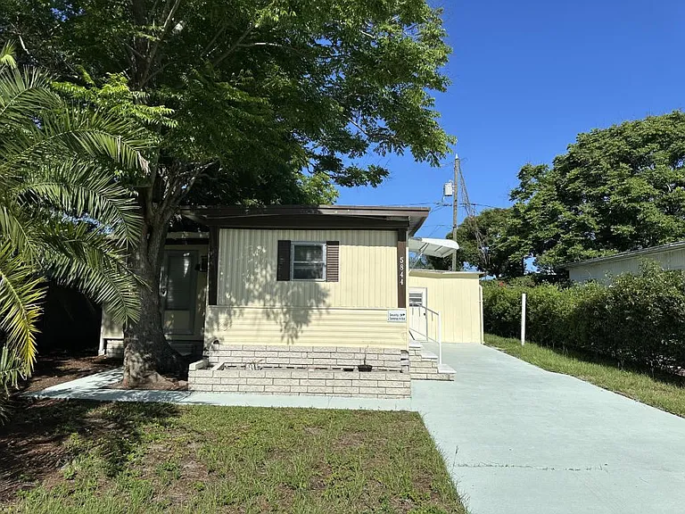 5844 Sunshine Park Dr — Photo 2