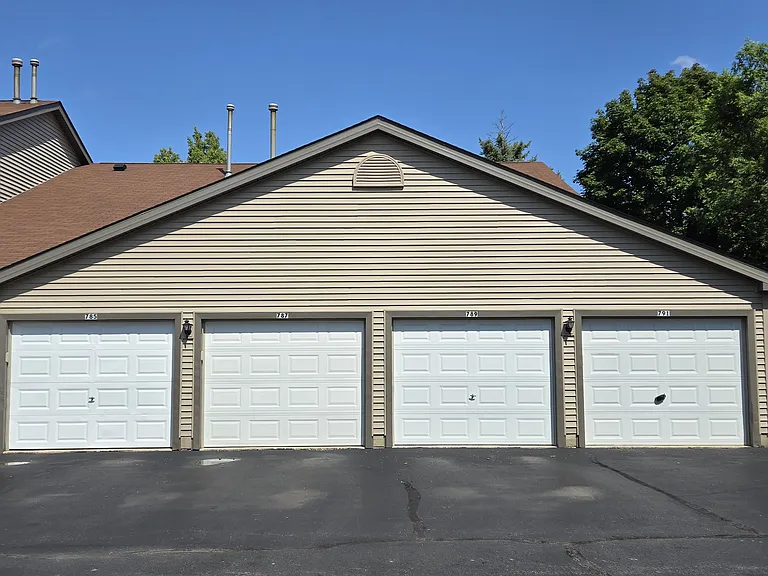 791 E Whispering Oaks Dr — Photo 2