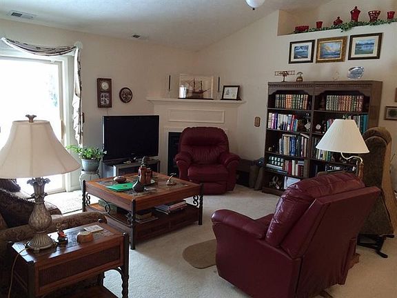 5th image of 806 Plover Ln