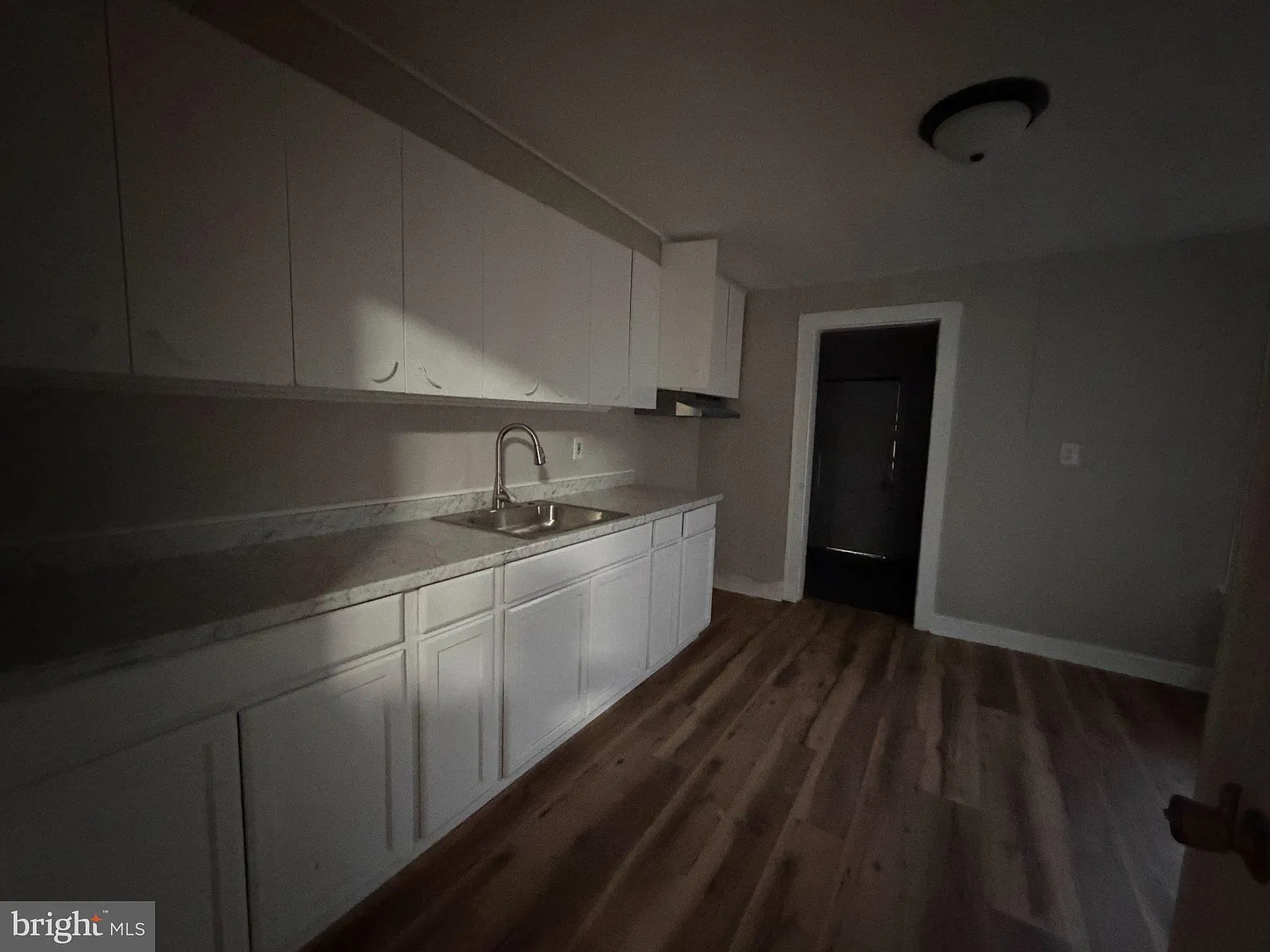 3 bed, 1.0 bath, 1228 sqft, $2,200 — Photo 4