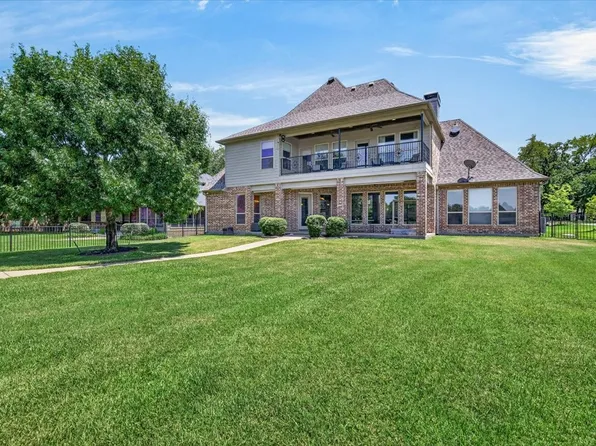 308 Saint Andrews Dr, Mabank, TX 75156