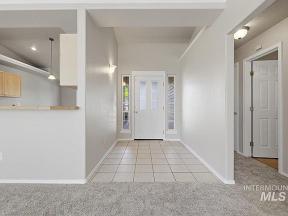 4th image of 831 W Oakmont Ave