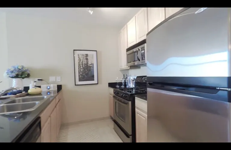 350 N Desplaines St — Photo 4