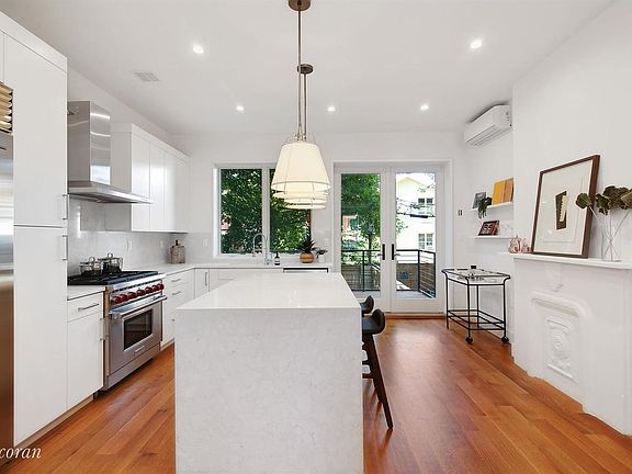 2nd image of 236 Lexington Ave