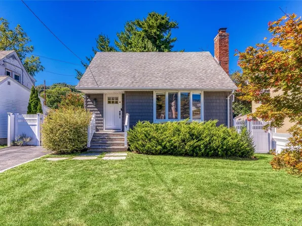 32 Park Avenue, Oyster Bay, NY 11771