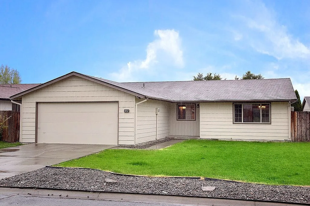 1717 Pickens Loop photo 1