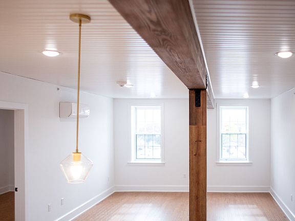 5th image of 212 W 9th St APT 204