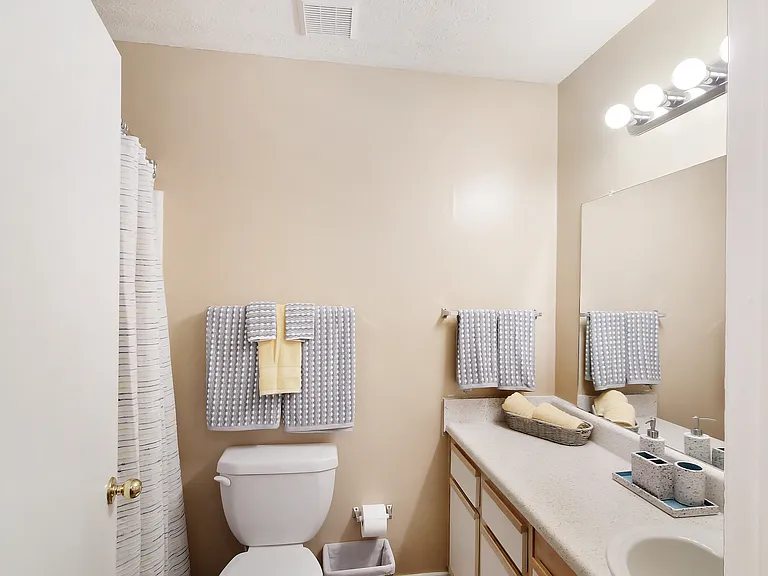 Parklane Apartment Homes — Photo 7
