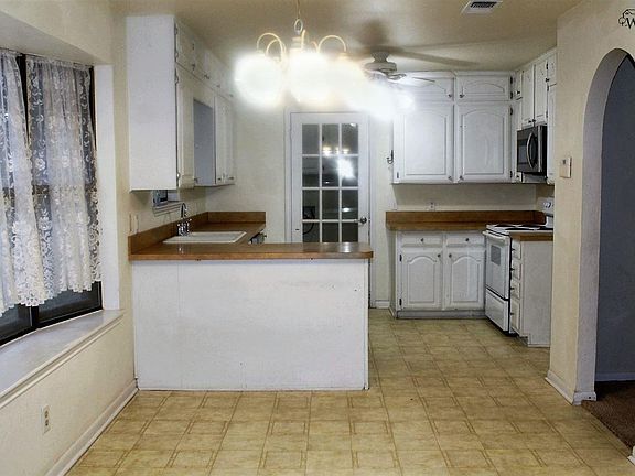 2nd image of 1204 Parliament St