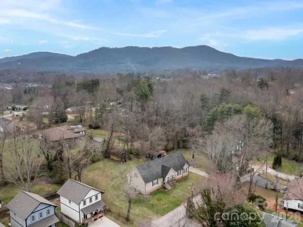 28 Chapel Park Rd, Asheville, NC 28803