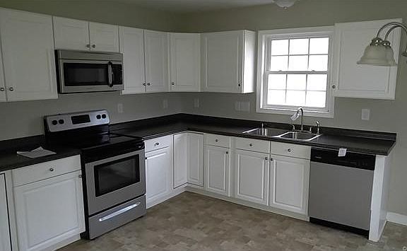 5th image of 2915 Dellrose Ave