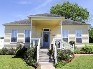 806 Bohlmann Ave, Schulenburg, TX 78956