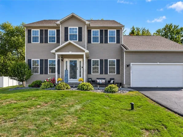 7252 Moss Creek Cir, Liverpool, NY 13090