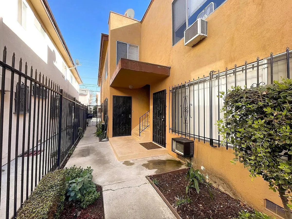 1974 S Garth Ave — Photo 3