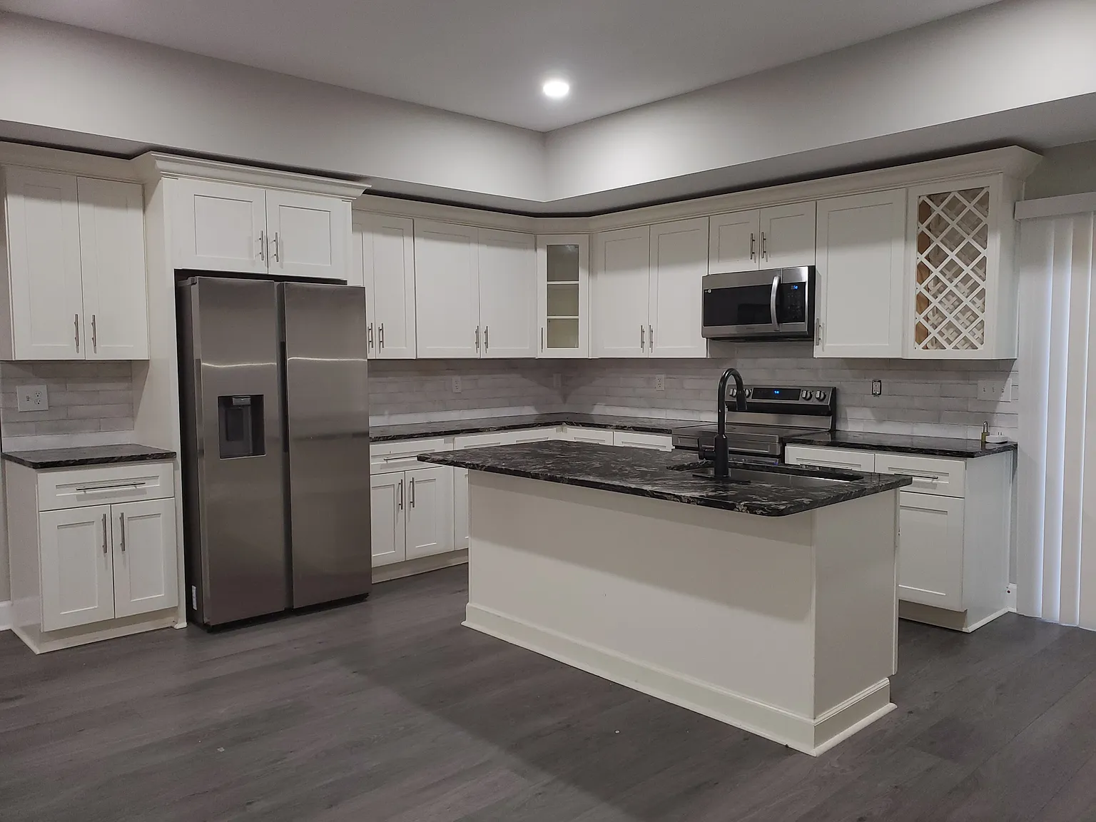 4 bed, 2000 sqft, $2,350 — Photo 2