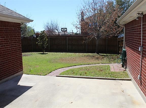 4th image of 3989 Sparkling Brook Dr