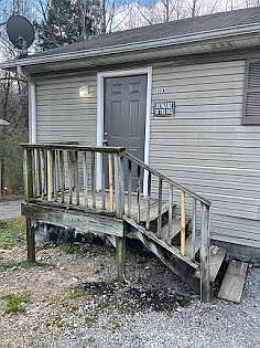 1st image of 128C N Poole St