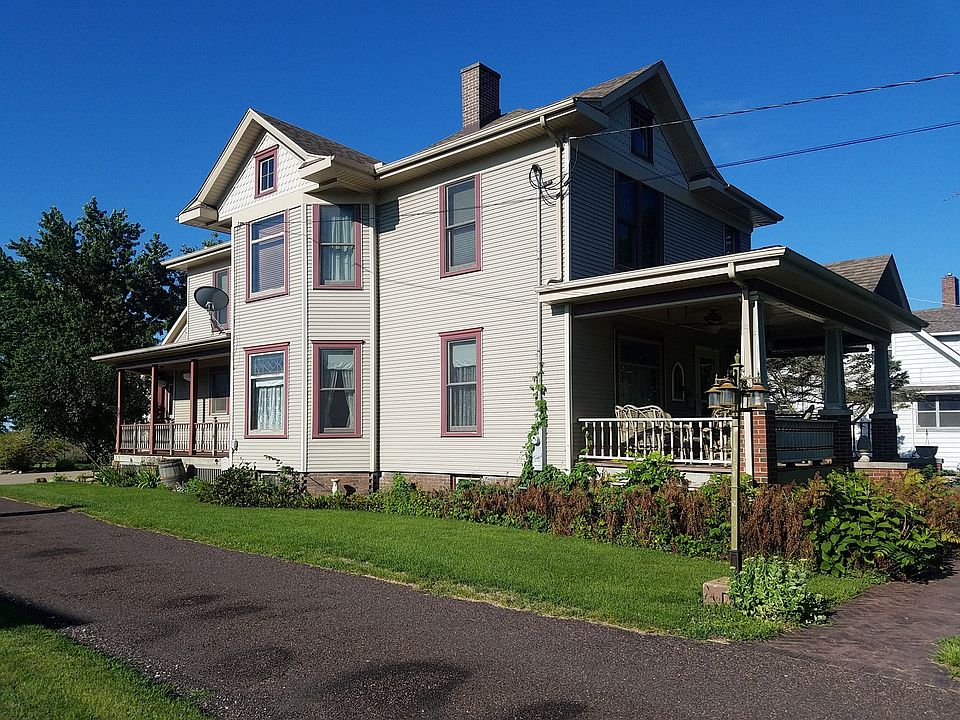 2nd image of 301 W 4th St