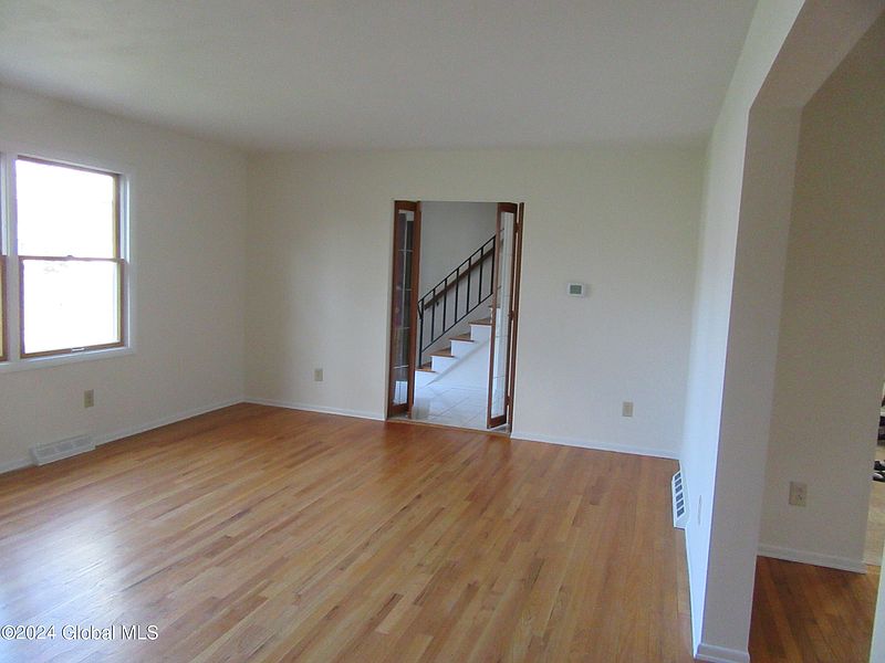 5th image of 10 Devonshire Drive
