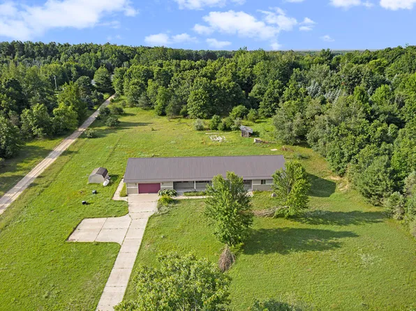 5686 E 80th St, Newaygo, MI 49337