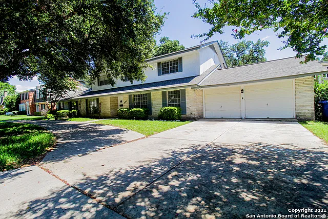 3 bed, 3.0 bath, 1900 sqft, $2,200 — Photo 2