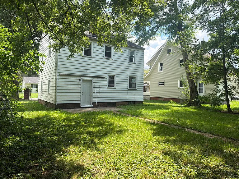 2619 Fletcher Ave NE — Photo 2