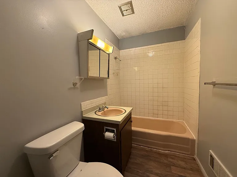 373 S West St #6 — Photo 9