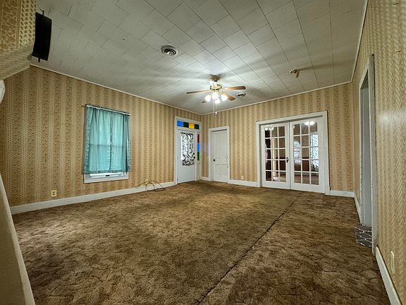 4th image of 104 E Washington Avenue