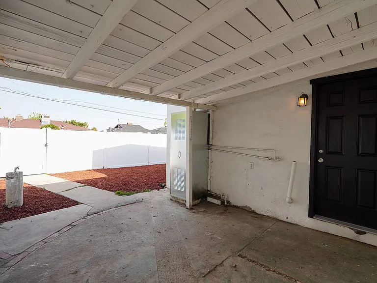 1443 N Riverside Ave — Photo 33
