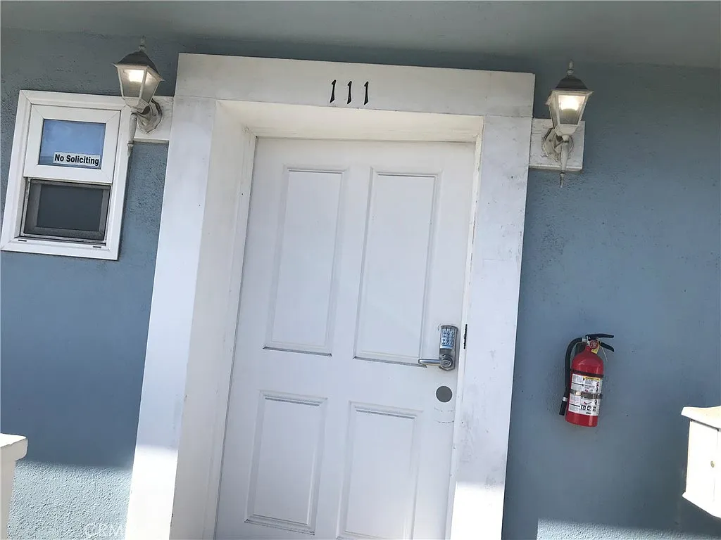 3 bed, 1600 sqft, $7,500 — Photo 4