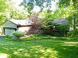 805 Surrey Ln, Algonquin, IL 60102