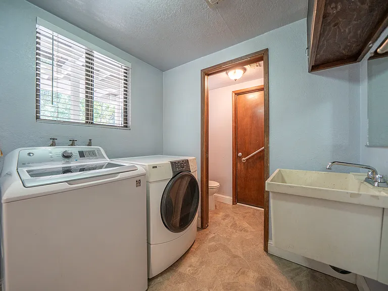 17659 Melwood Ln — Photo 41