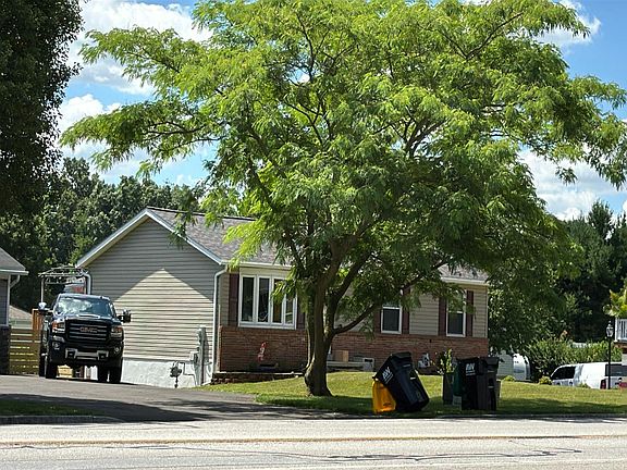 3rd image of 3270 Grandview Rd