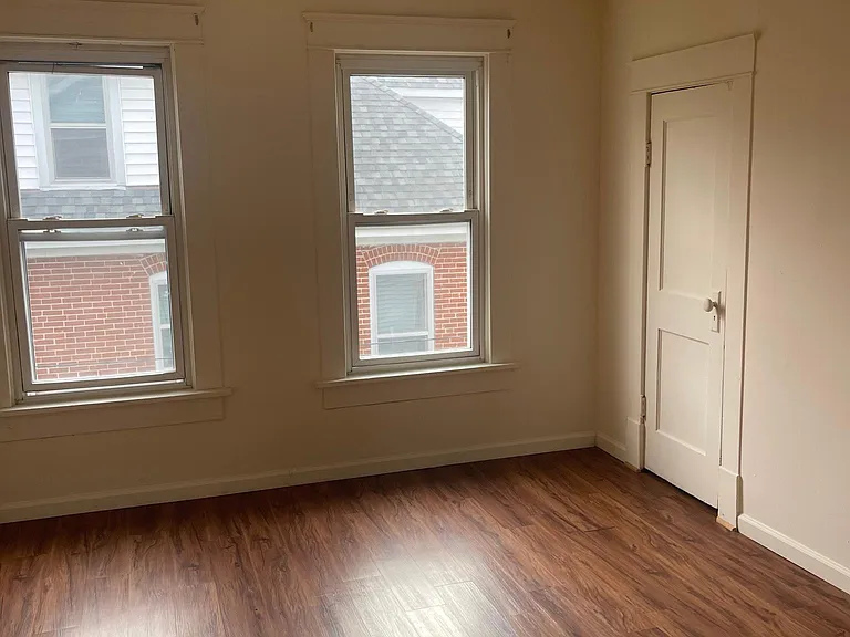 308 High St #UPSTAIRS — Photo 6