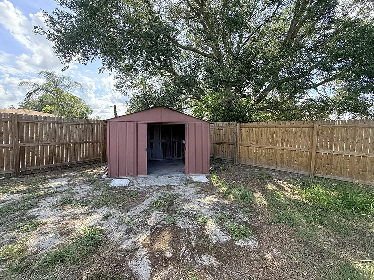 8437 Luray Dr — Photo 25