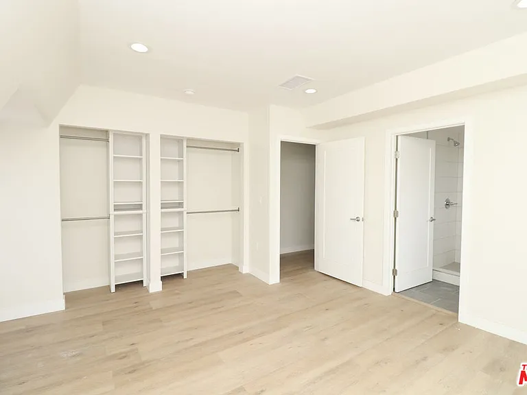 2739 S Budlong Ave — Photo 19