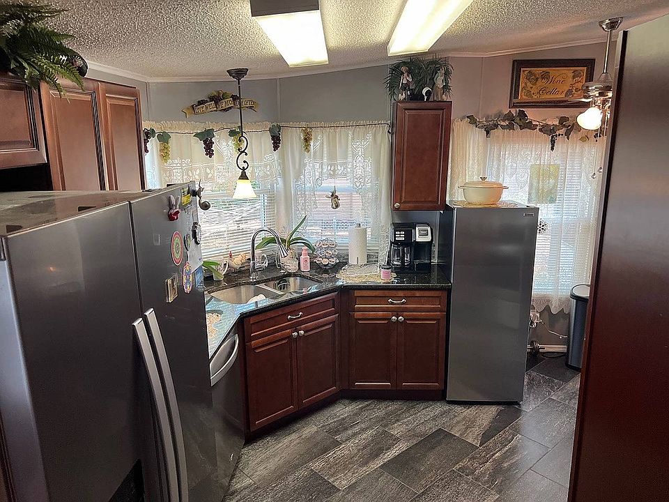 1st image of 410 Pineview Dr