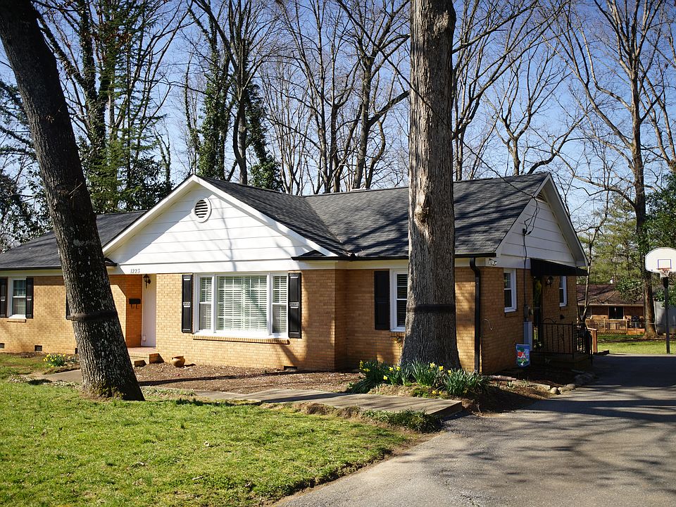 1st image of 1223 Queensgate St