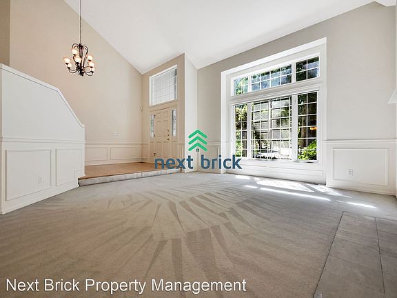 3rd image of 15402 33rd Ave SE