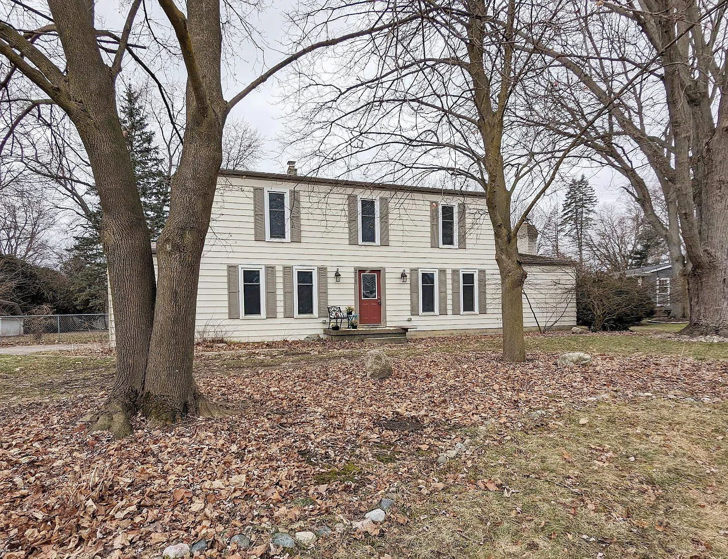 2111 Hermitage Dr photo 1