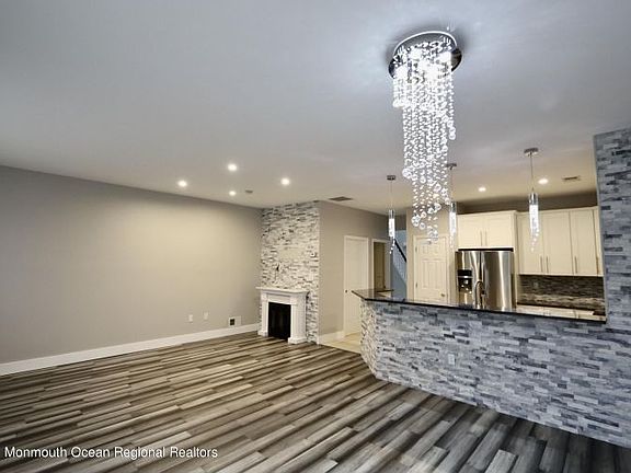 3rd image of 100 Pine St Unit 2