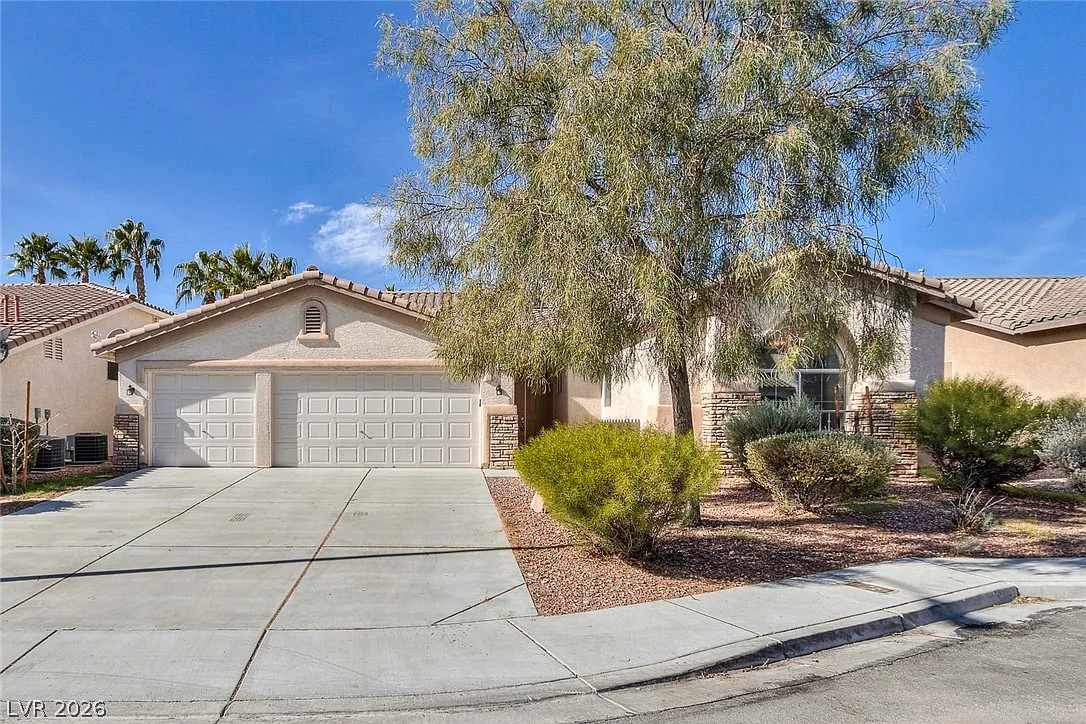 3 bed, 2.5 bath, 2516 sqft, $2,566 — Photo 1