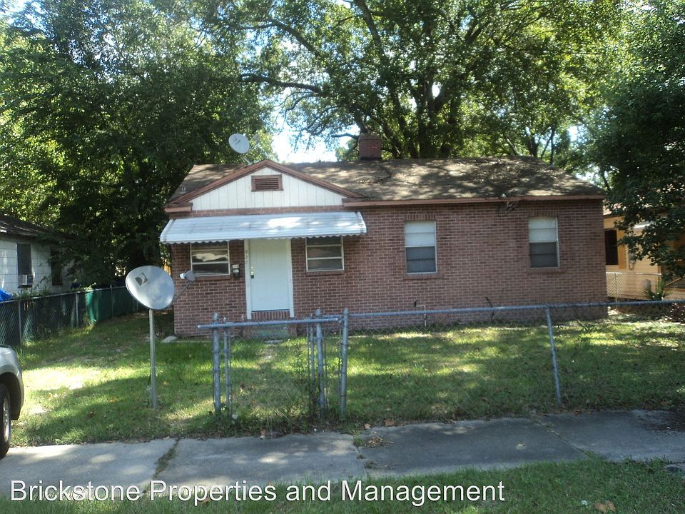 1st image of 927 Huron St