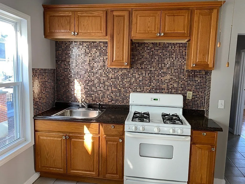2 bed, 1.0 bath, 900 sqft, $2,300 — Photo 3