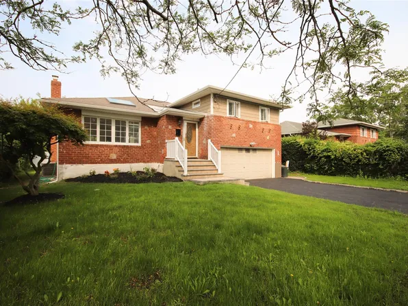 1360 Oakfield Avenue, Wantagh, NY 11793
