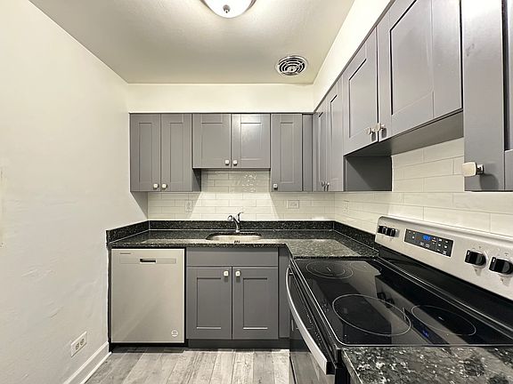 2nd image of 3824 N Pine Grove Ave #L00m