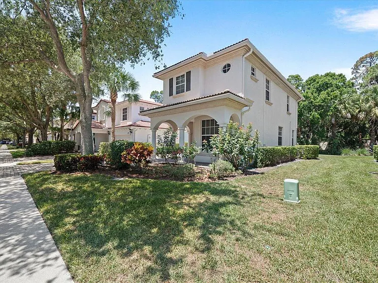 455 Pumpkin Dr — Photo 3