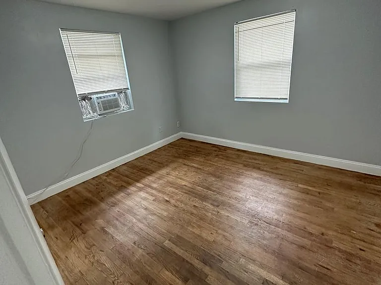 2100 Palafox St — Photo 14