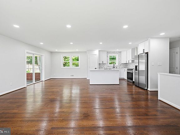 3rd image of 5030 Leland Dr