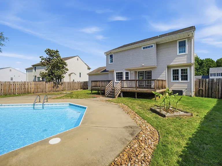 103 Jessica Dr — Photo 35